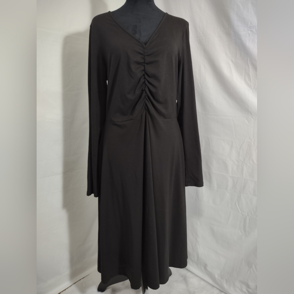 BOBEAU Women's Black Long Sleeve "V" Neck Midi Dress Size Large